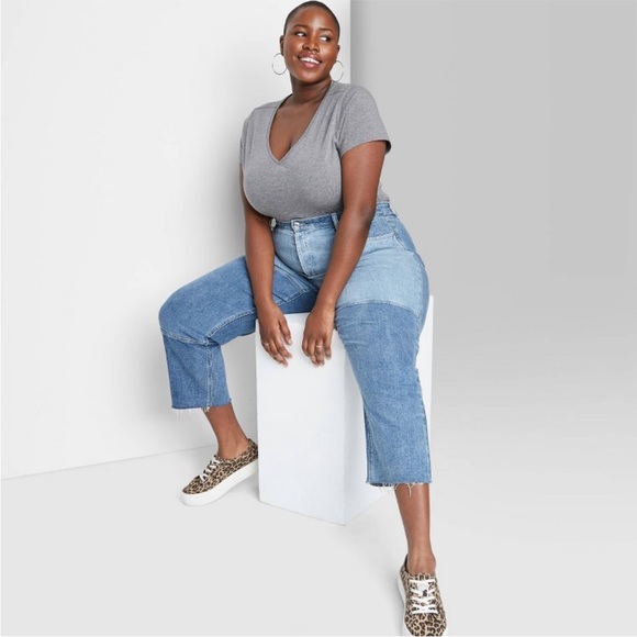 Women's Plus Size Short Sleeve V-Neck Cropped T-Shirt - Wild Fable™ - Picture 2 of 3